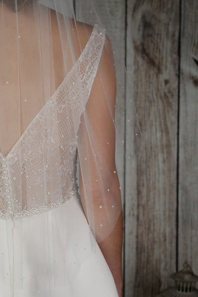 Bridal Apparel Delicate Pearl Scatter Veil || CGC572B