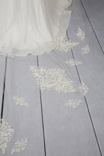 Load image into Gallery viewer, Bridal Apparel Lace Train Veil with Pearl || CGC575B
