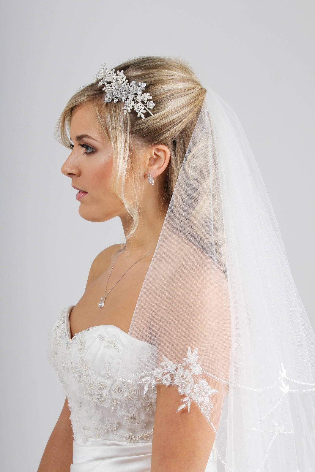 Bridal Apparel Simple Pearl and Diamante Veil || CGC294B