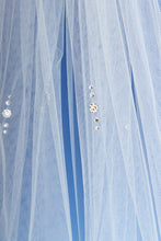 Load image into Gallery viewer, Bridal Apparel Silver Flower Scatter Veil || CGC318C
