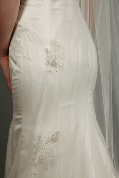 Bridal Apparel Floral Appliqué Veil || CGC521A