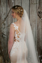 Load image into Gallery viewer, Bridal Apparel Pearl Scatter Veil || CGC566B
