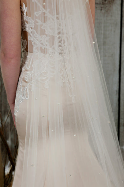 Bridal Apparel Pearl Scatter Veil || CGC566B