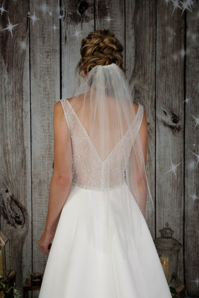 Bridal Apparel Delicate Pearl Scatter Veil || CGC572B
